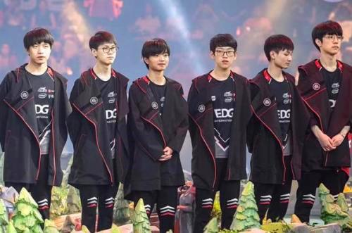 一种荣耀和 一种荣耀和