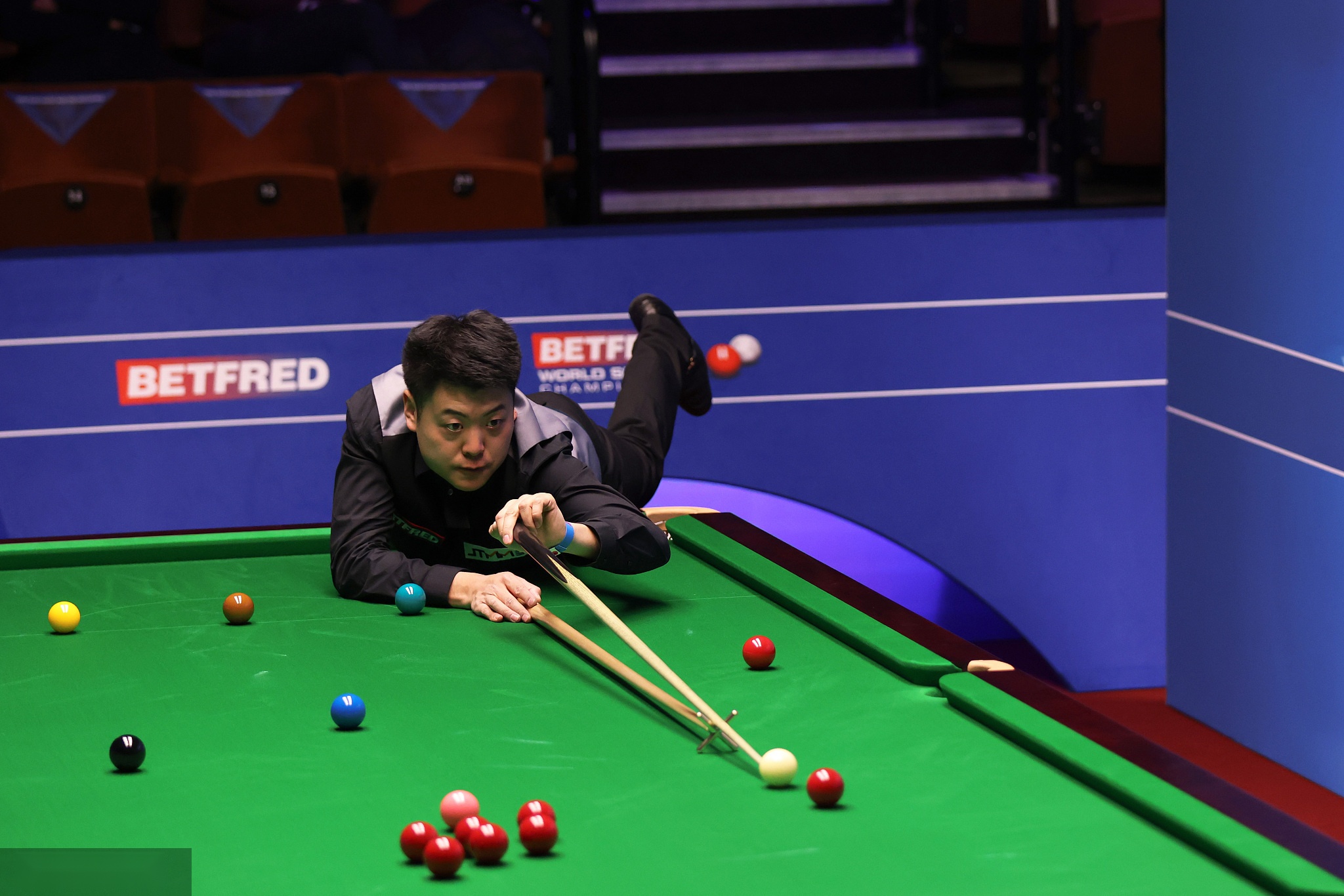 提供资金支 提供资金支